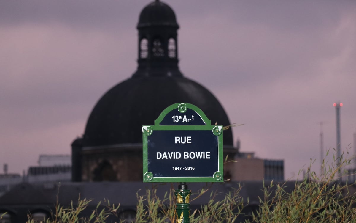 A BOWIE STREET IN PARIS.